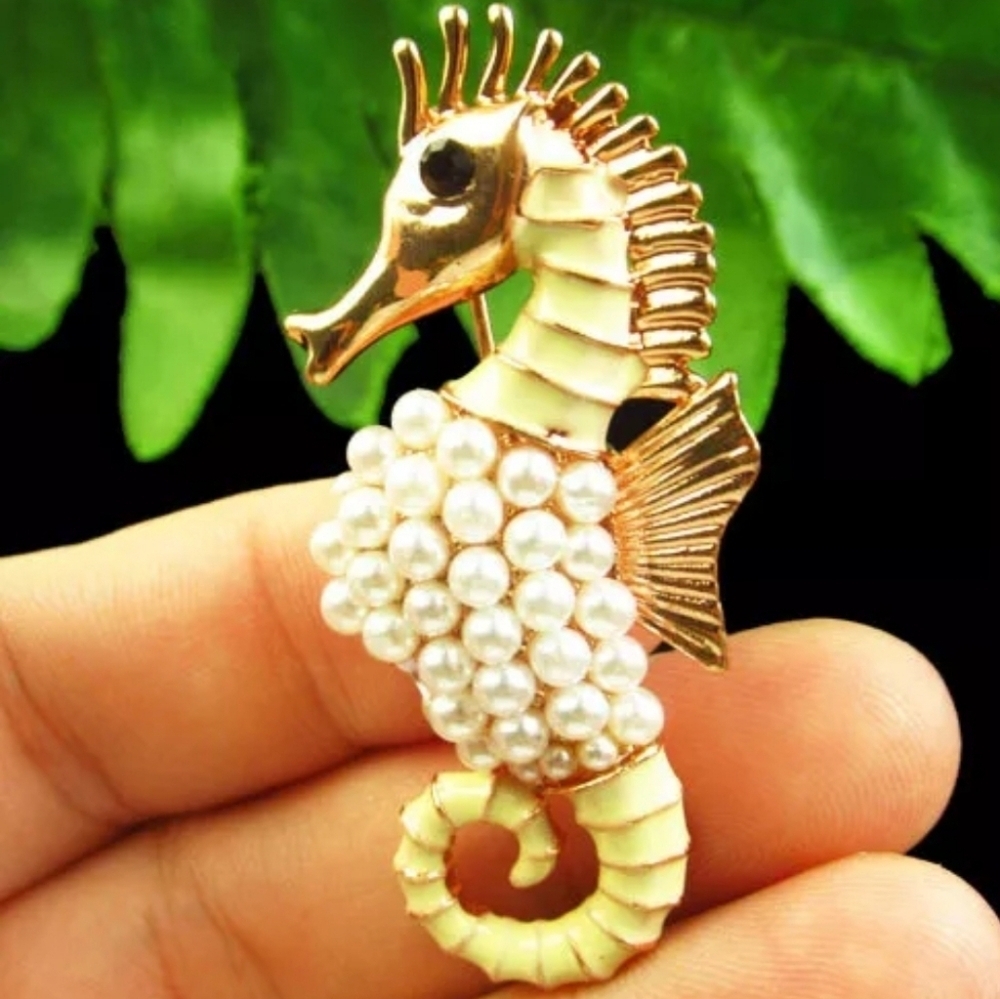 NEW Seahorse Pin Brooch Rose Gold Faux Pearl and Enamel